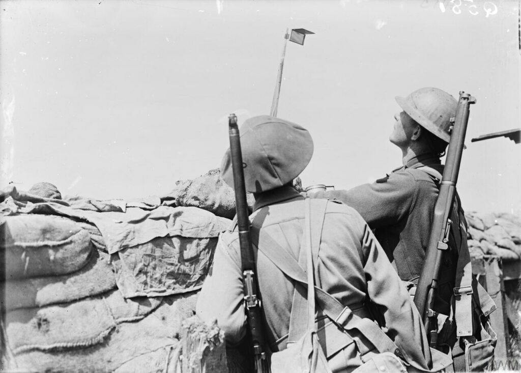 Trinxera al front occidental (1916). La guerra industrial converteix el front en un escorxador.