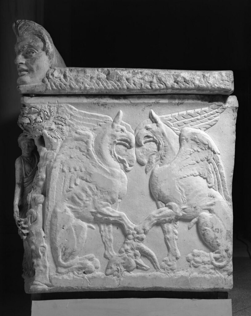 Relleu d'una família romana. La societat romana s'organitza per famílies (gens) sota la pàtria potestat.