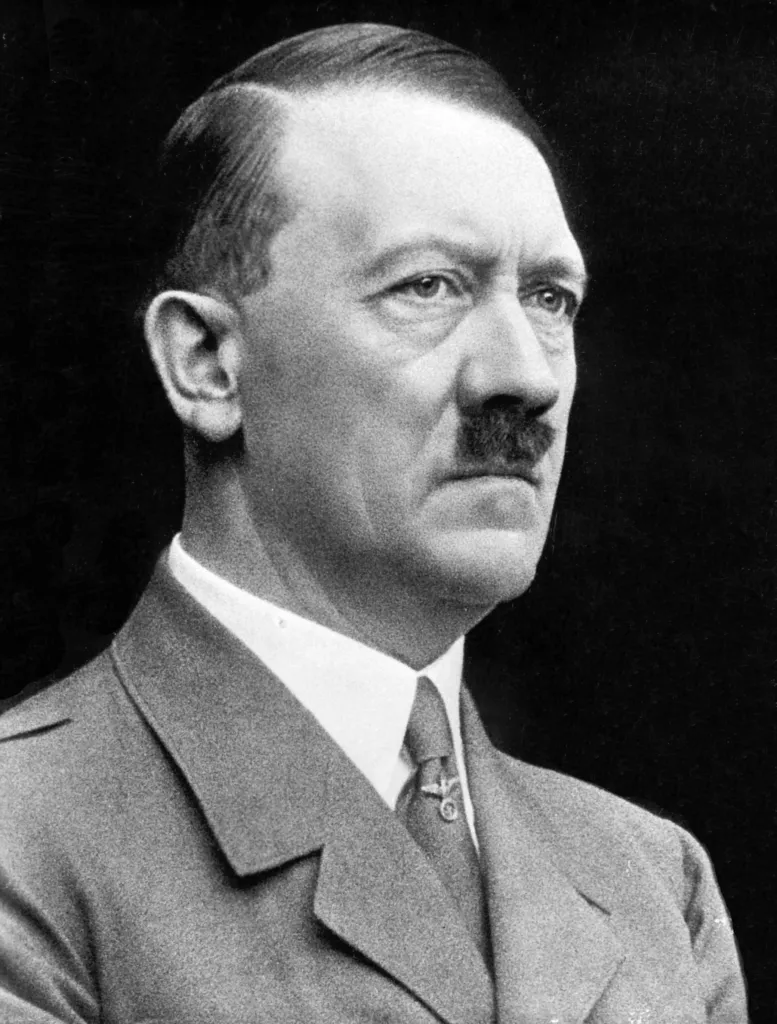 Retrat d'Adolf Hitler, líder del Partit Nacionalsocialista (NSDAP) que va arribar a la cancelleria el 1933 i va liquidar la democràcia constitucional de Weimar per erigir la dictadura totalitària nazi.