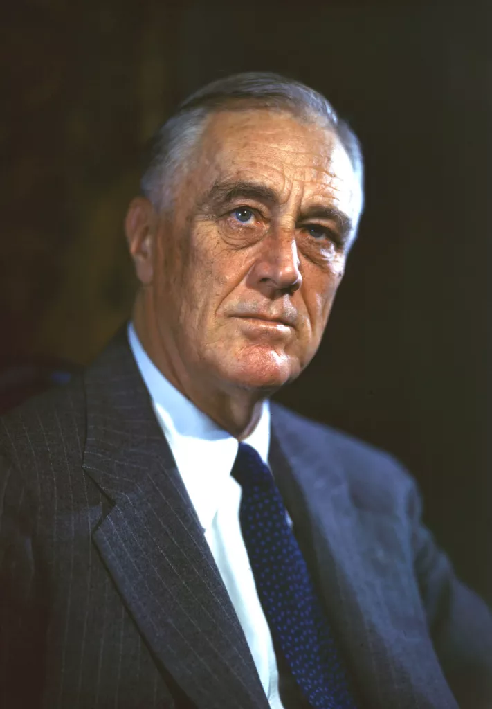 Retrat oficial del president nord-americà Franklin D. Roosevelt, impulsor del New Deal, el primer programa d'intervenció estatal massiva per recuperar l'economia respectant les llibertats democràtiques.