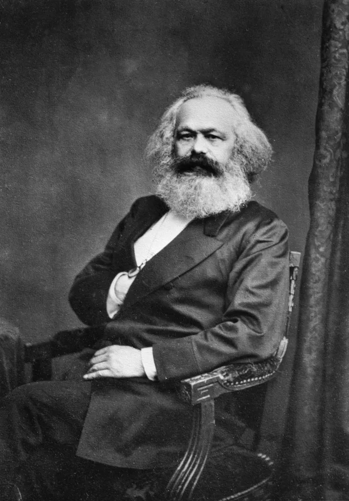 Karl Marx (1875), pensador alemany que amb Friedrich Engels va formular el socialisme científic, analitzant les contradiccions del capitalisme i defensant la revolució del proletariat.
